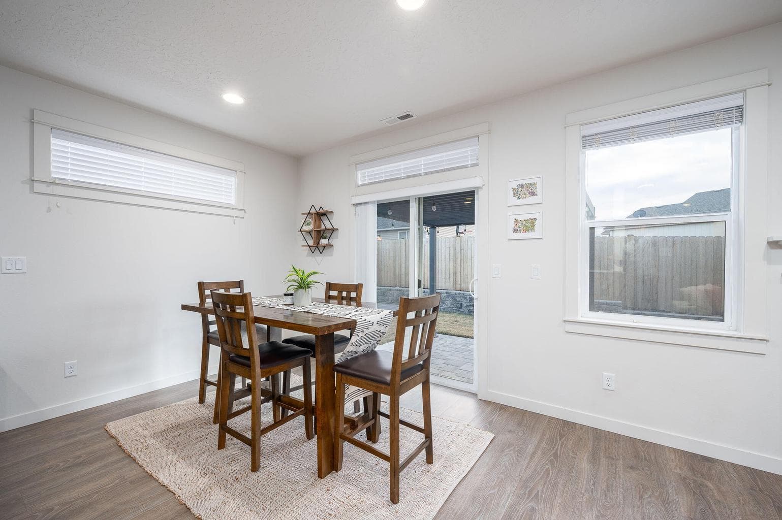 Photo of 920 NW Teak Court 28 of 49
