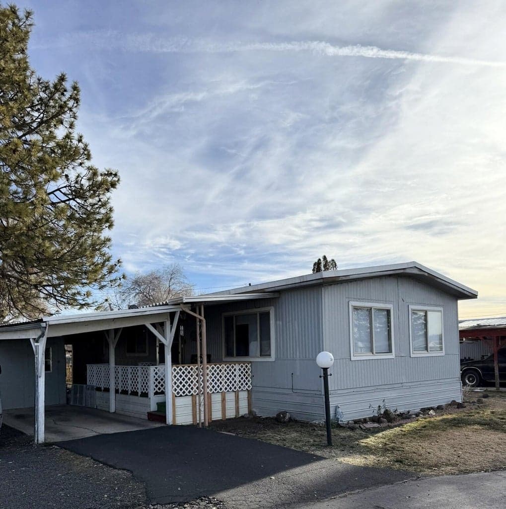 Photo of 400 Terrace 1 of 18