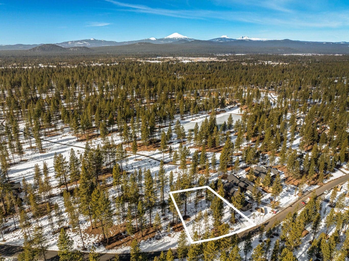 Homesite backs to park and lake just beyond.