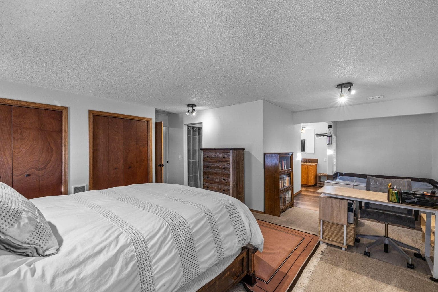 Photo of 53382 Eagle Lane 19 of 37