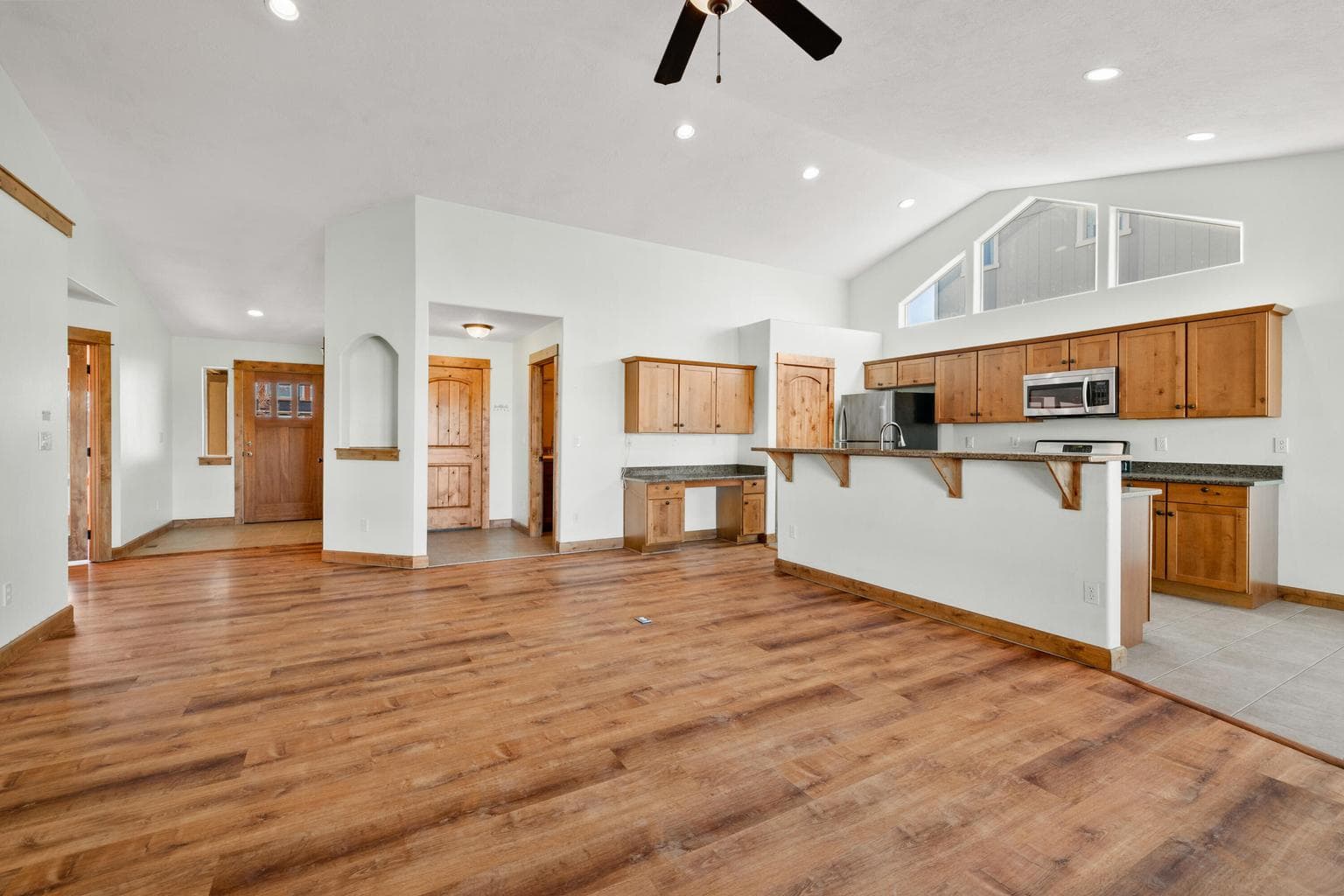 Photo of 738 NE Marigold Street 6 of 30
