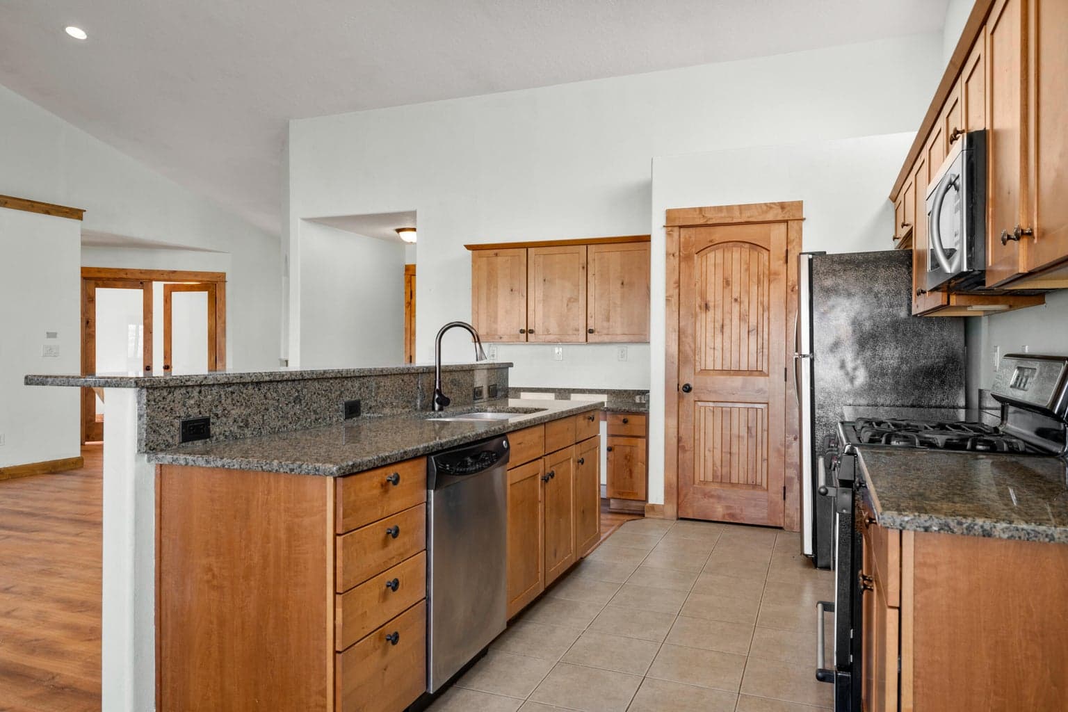 Photo of 738 NE Marigold Street 7 of 30