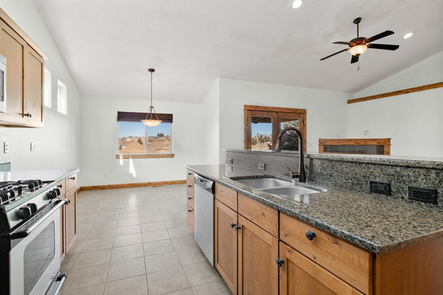 Photo of 738 NE Marigold Street 9 of 30