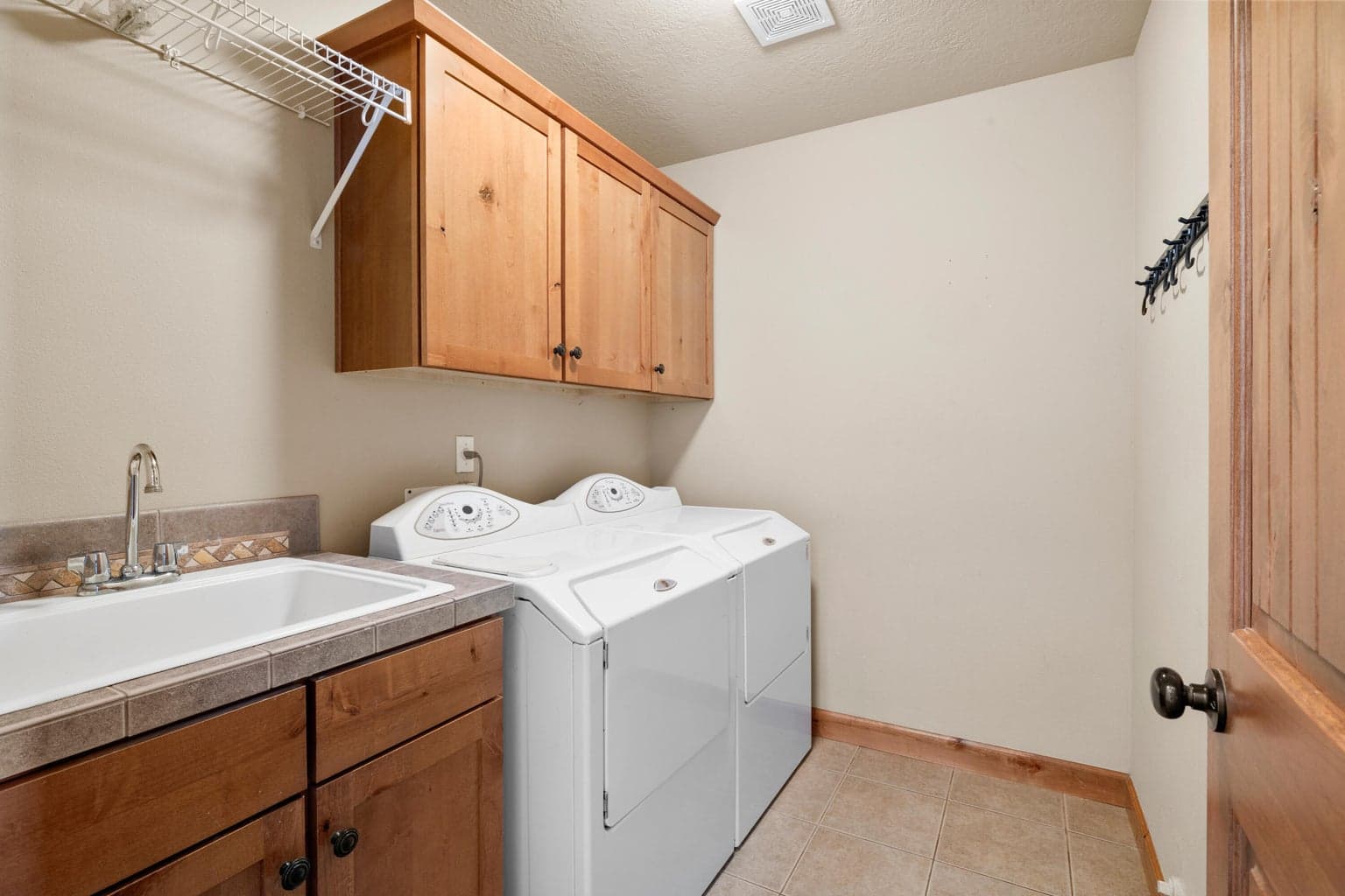Photo of 738 NE Marigold Street 14 of 30