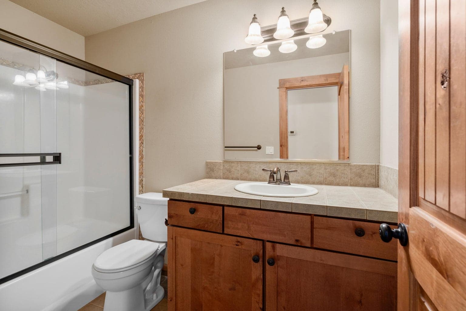 Photo of 738 NE Marigold Street 17 of 30
