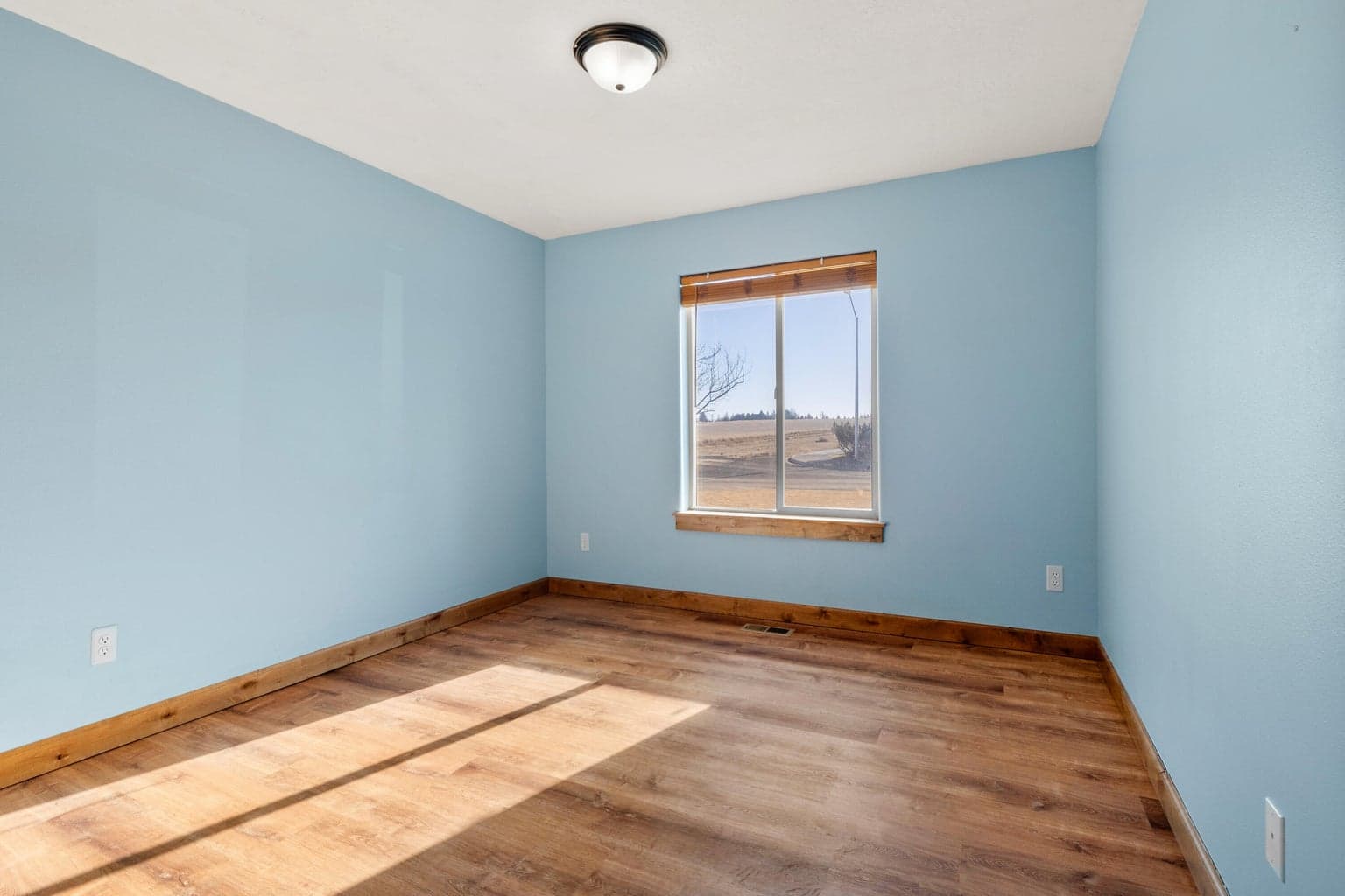 Photo of 738 NE Marigold Street 18 of 30