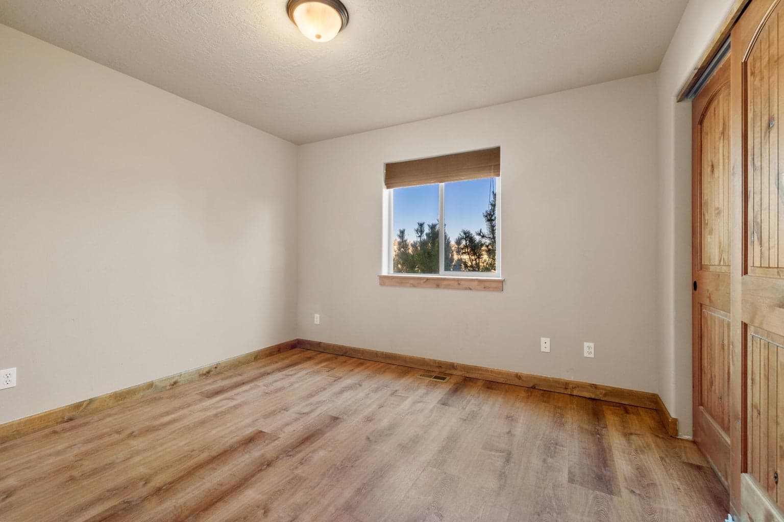 Photo of 738 NE Marigold Street 20 of 30