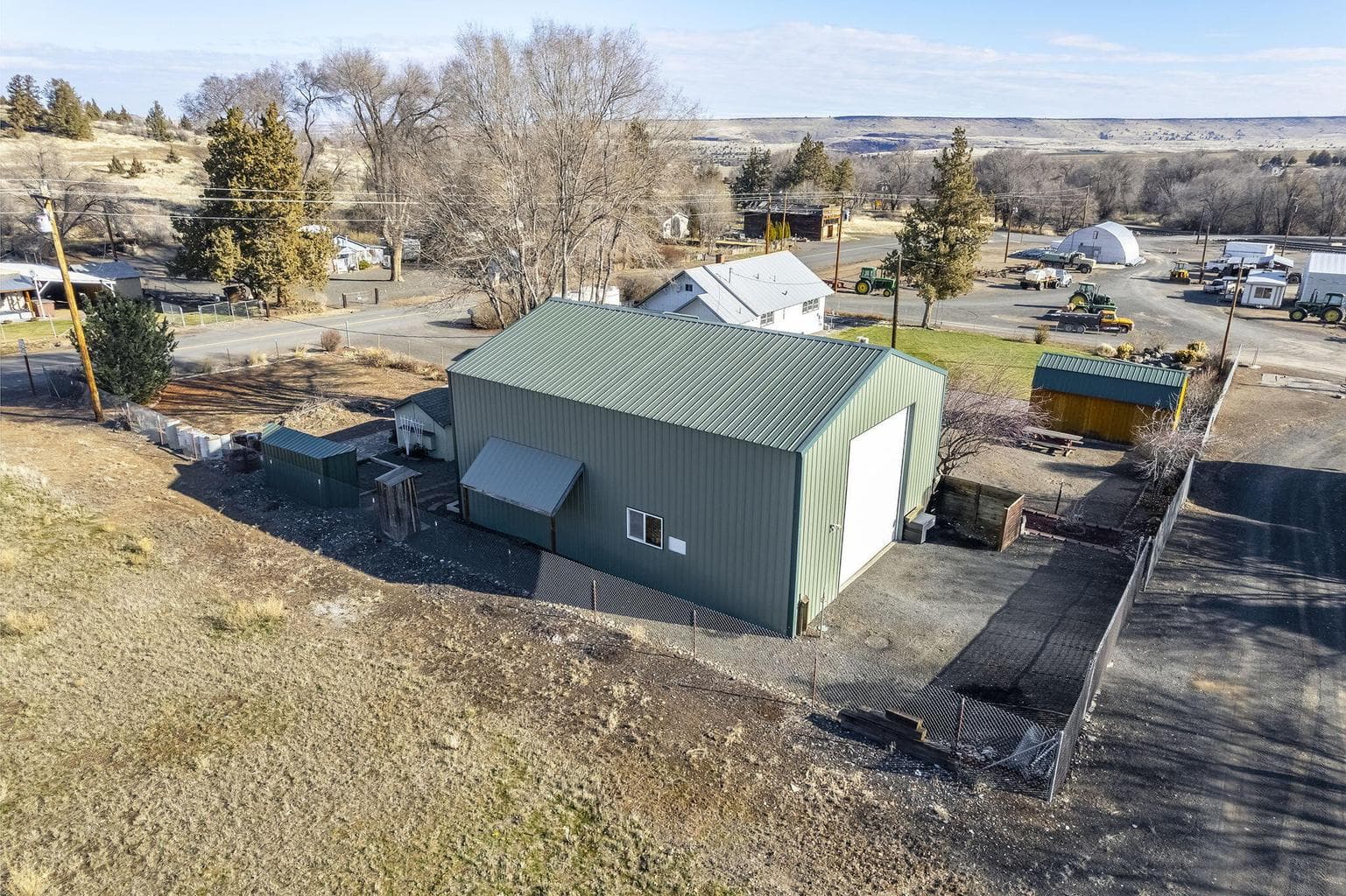 Side shot of the shop building and surroundings.