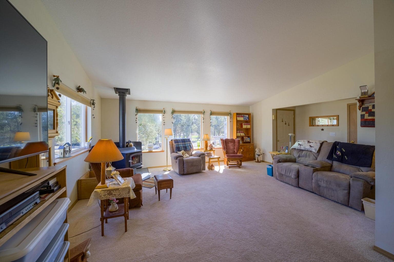 Photo of 5975 NE 41st Street 16 of 87