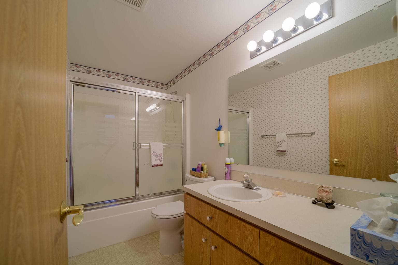 Photo of 5975 NE 41st Street 28 of 87