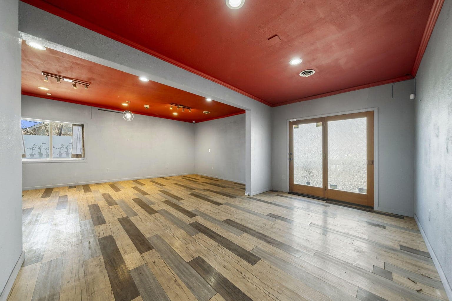 Photo of 265 SE Scott Street 10 of 46