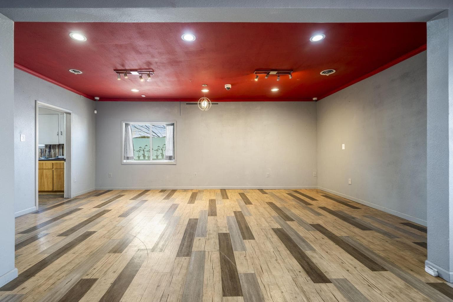 Photo of 265 SE Scott Street 12 of 46
