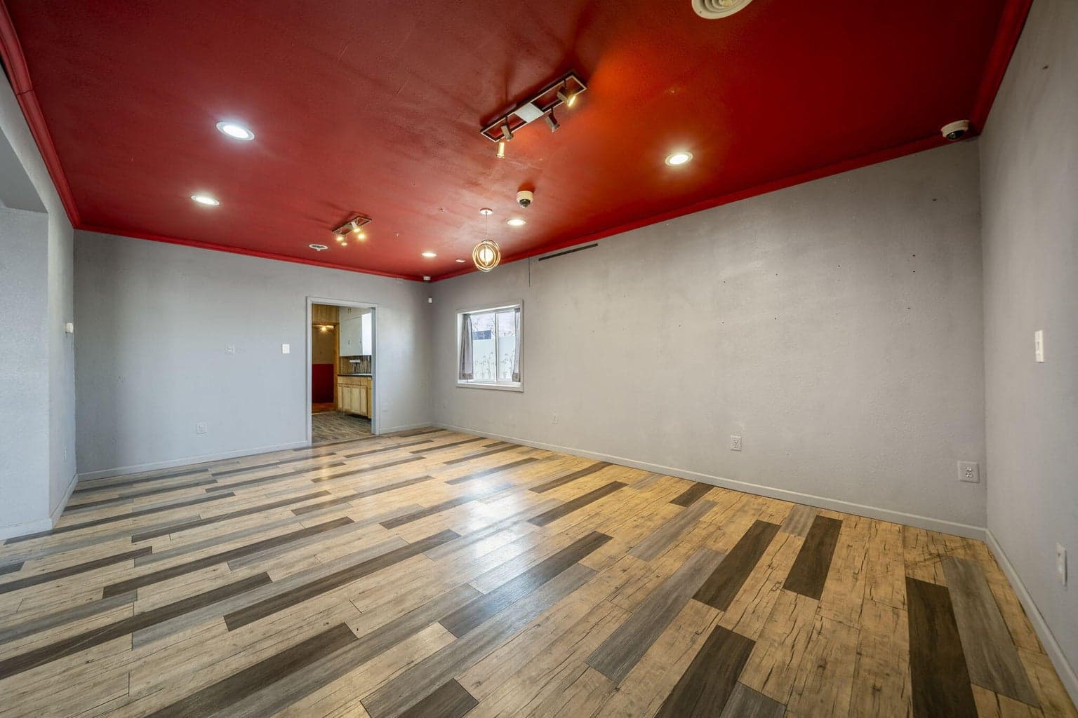 Photo of 265 SE Scott Street 13 of 46