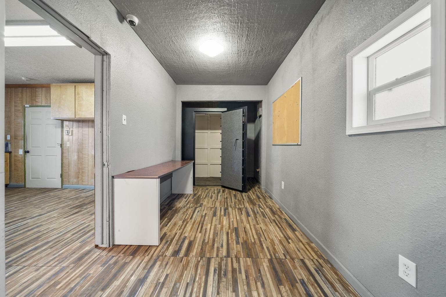 Photo of 265 SE Scott Street 16 of 46