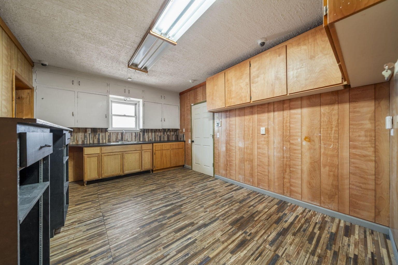 Photo of 265 SE Scott Street 24 of 46