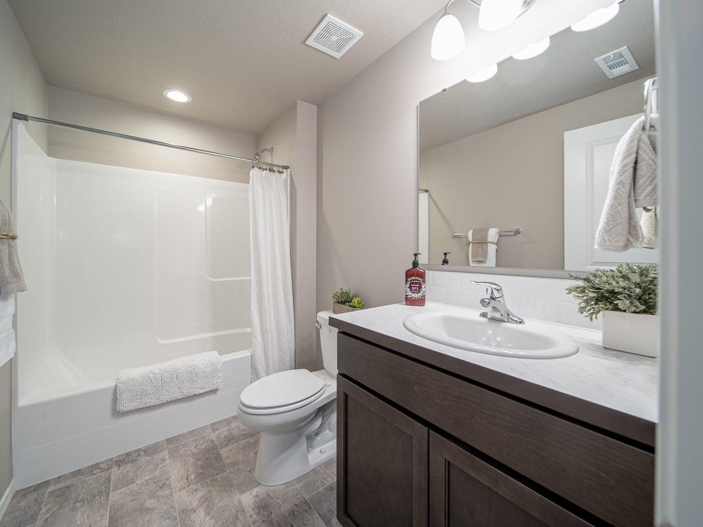 Photo of 688 NW Xavier Avenue 12 of 15