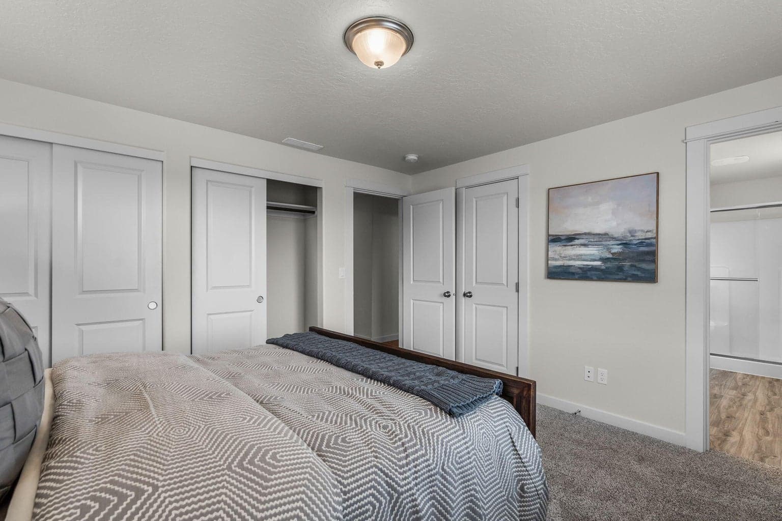 Photo of 676 NW Xavier Avenue 10 of 12