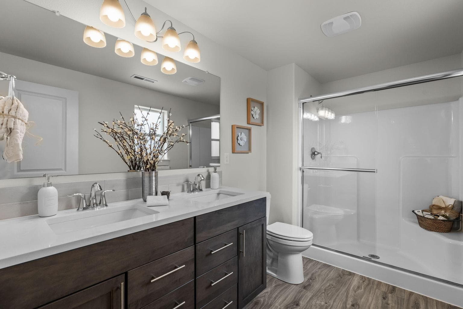 Photo of 676 NW Xavier Avenue 11 of 12
