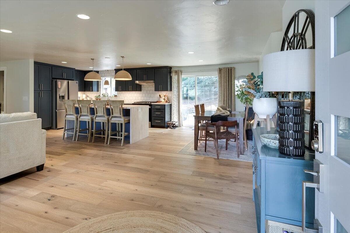 Photo of 6518 Northwest Way 13 of 43