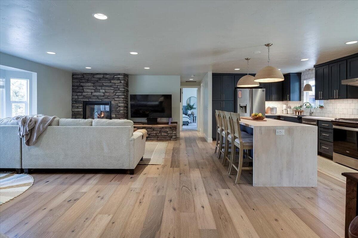 Photo of 6518 Northwest Way 16 of 43