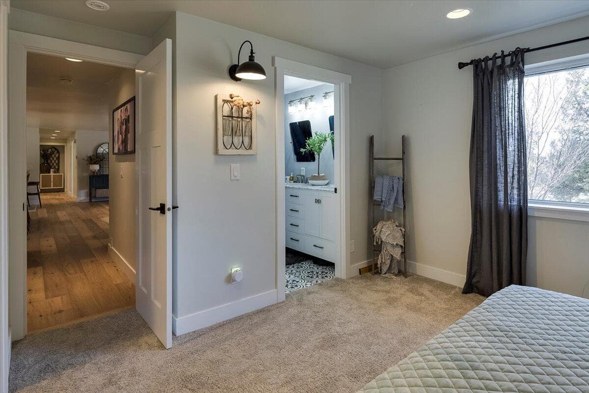 Photo of 6518 Northwest Way 31 of 43