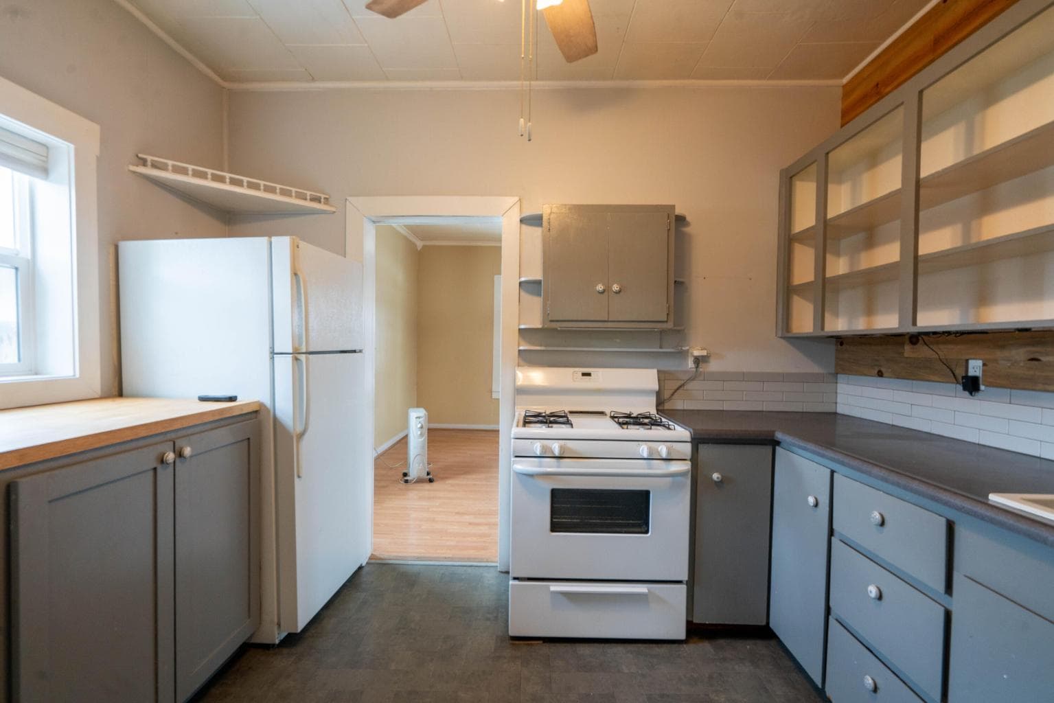 Photo of 725 NW Beaver Street 12 of 40