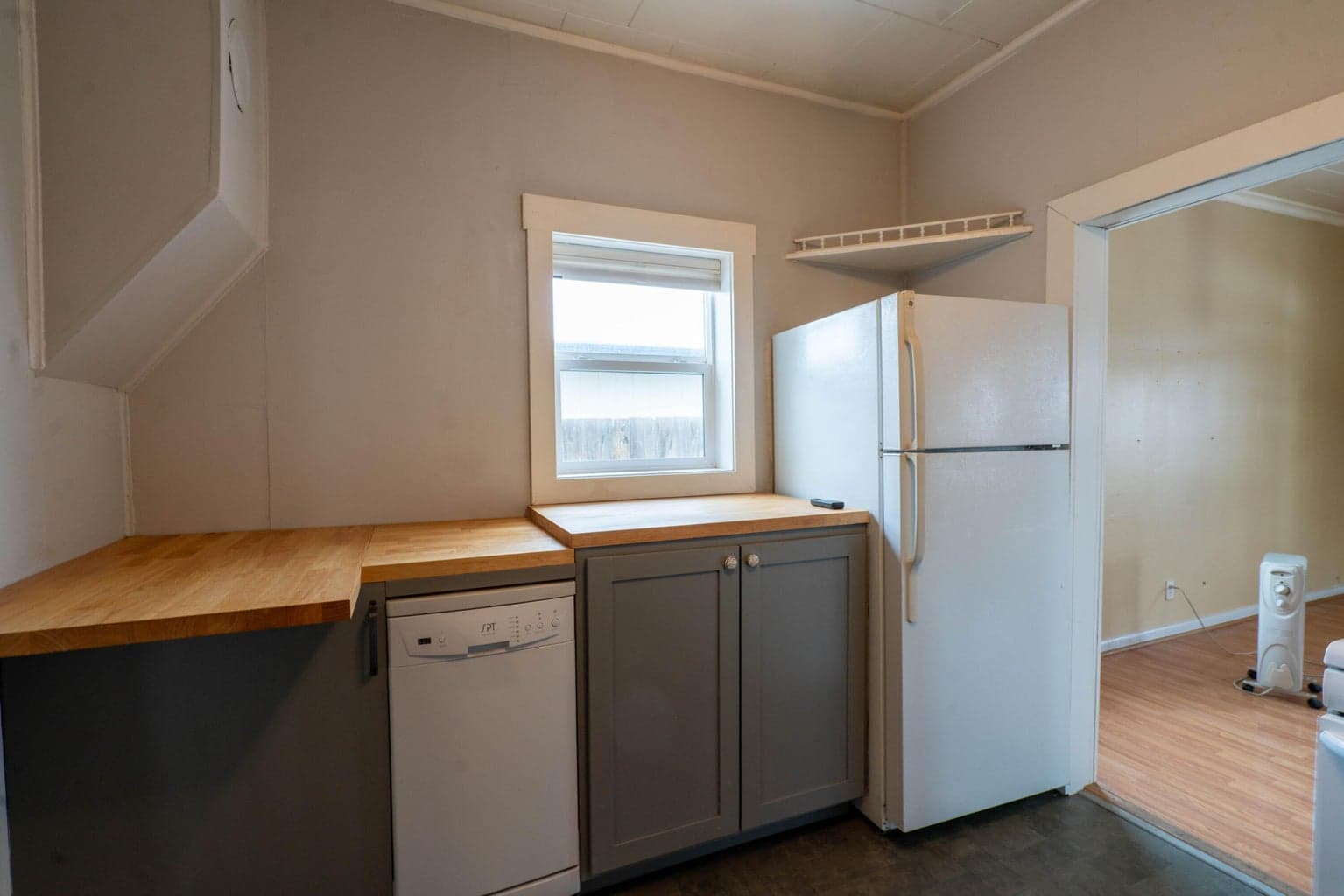 Photo of 725 NW Beaver Street 11 of 40
