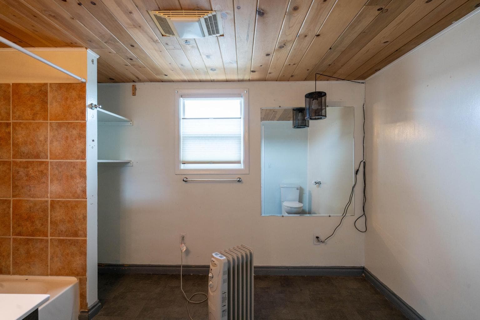 Photo of 725 NW Beaver Street 16 of 40