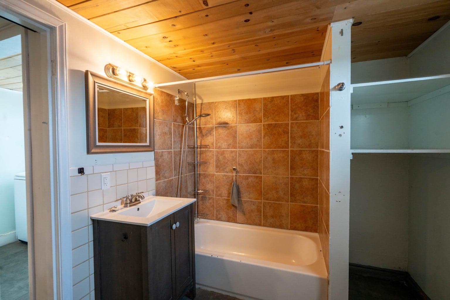 Photo of 725 NW Beaver Street 17 of 40