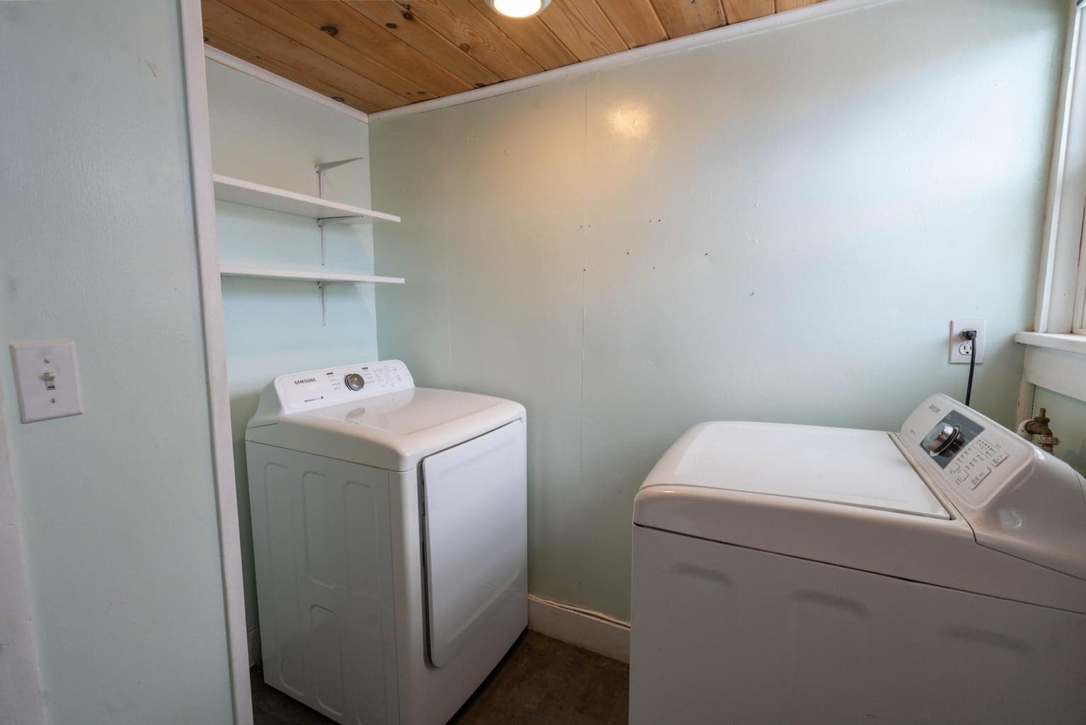 Photo of 725 NW Beaver Street 19 of 40