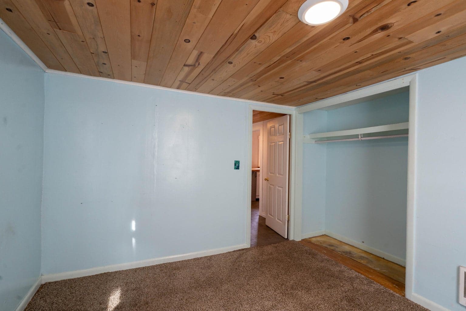 Photo of 725 NW Beaver Street 15 of 40