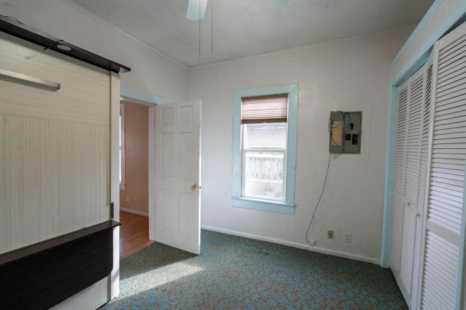 Photo of 725 NW Beaver Street 7 of 40