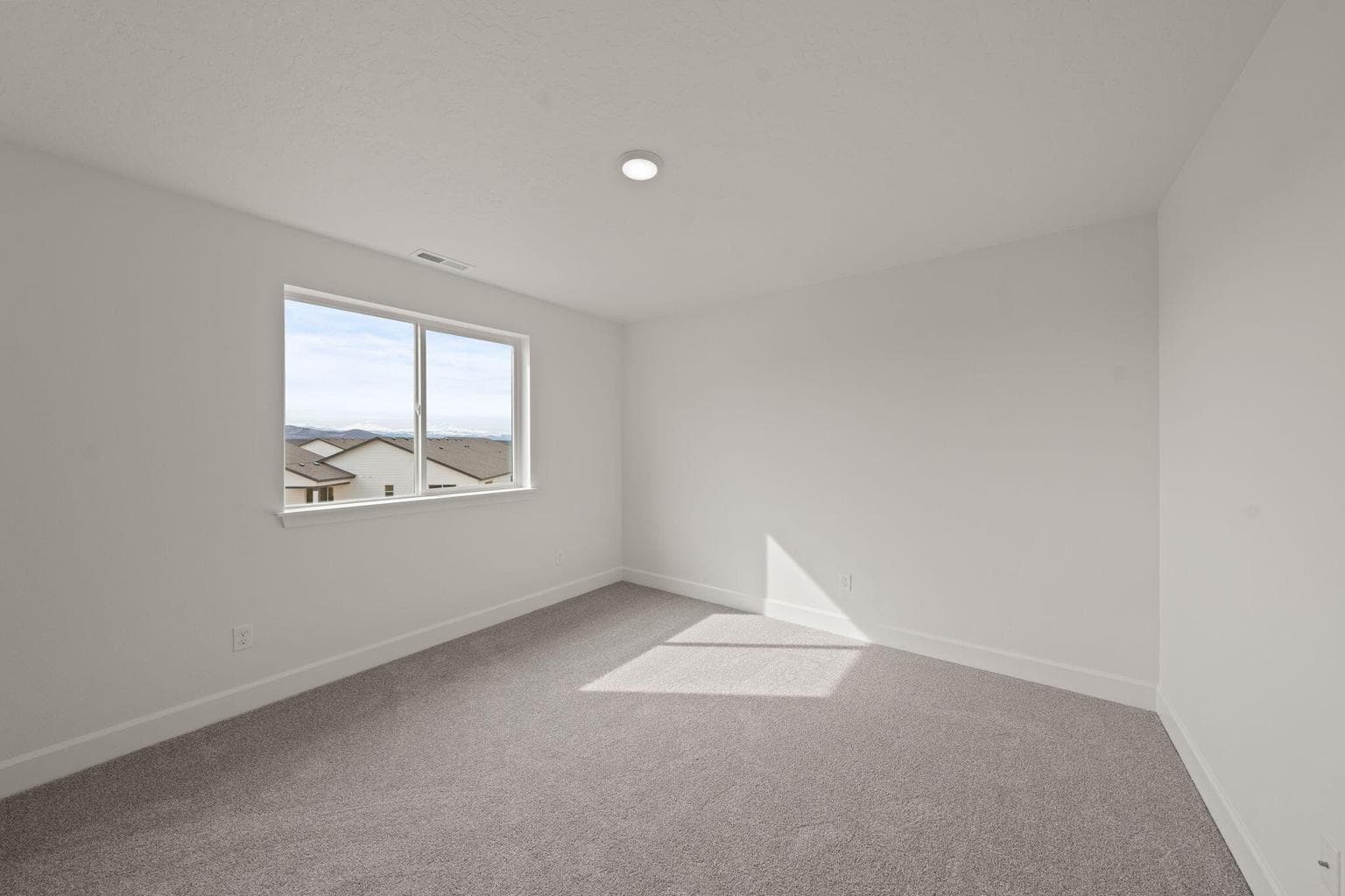 Photo of 1100 NW Walnut Avenue 28 of 38