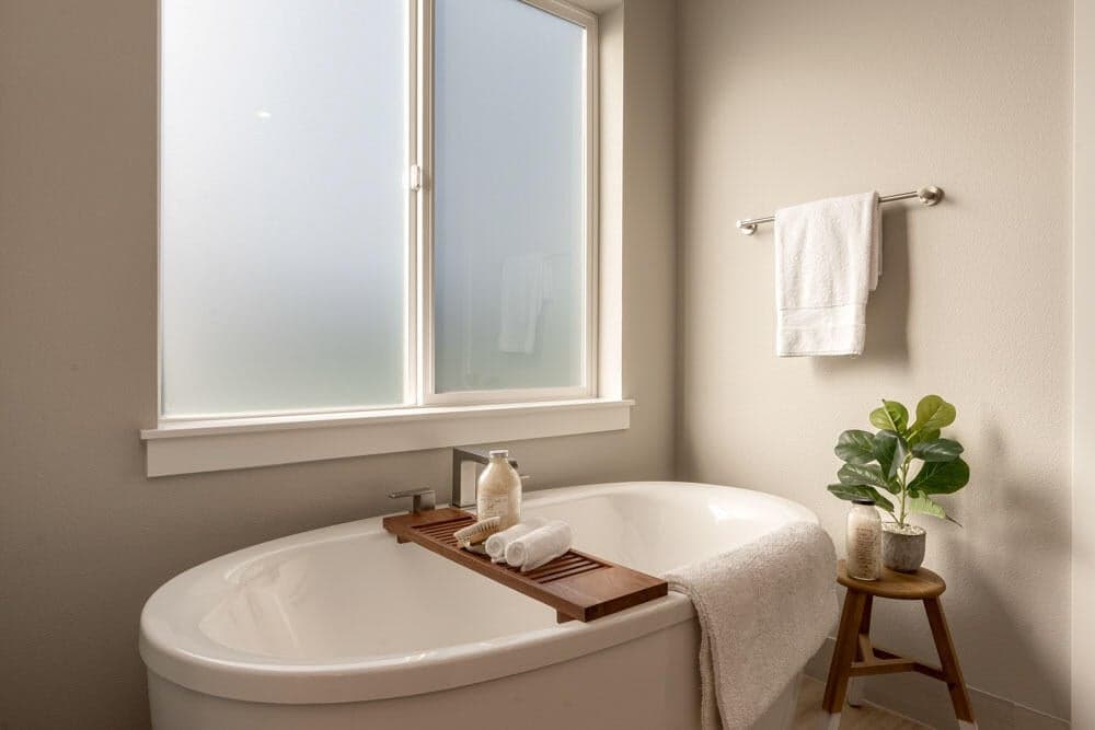 Image of like kind home. This has been virtually staged.