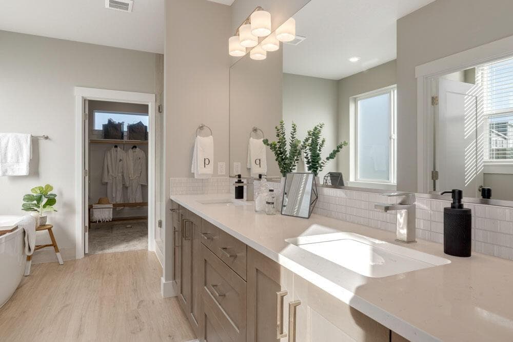 Image of like kind home. This has been virtually staged.