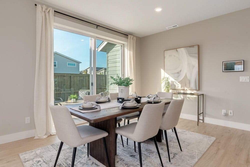 Image of like kind home. This has been virtually staged.
