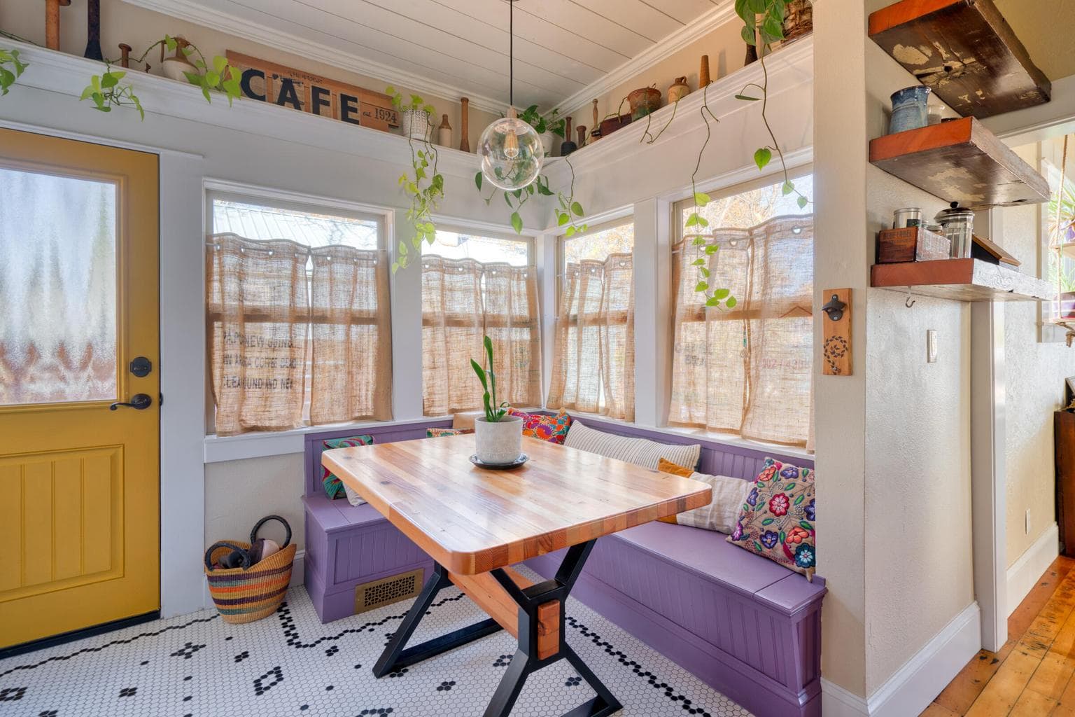 Photo of 255 SW 9th Street 10 of 55