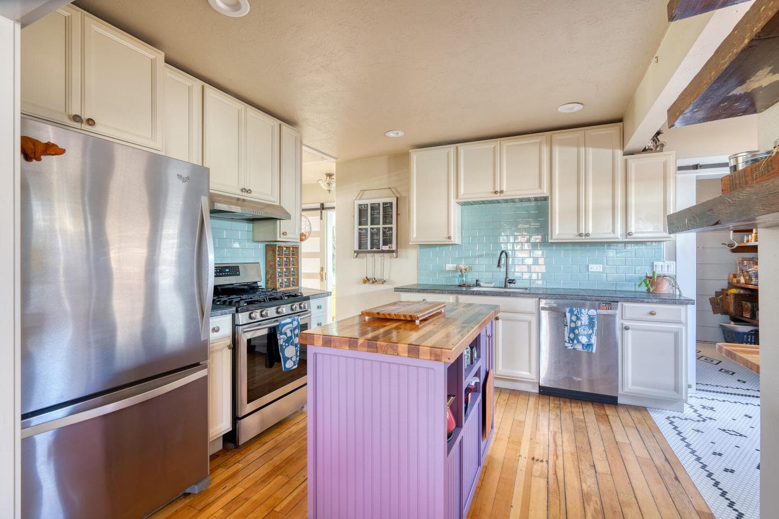 Photo of 255 SW 9th Street 6 of 55