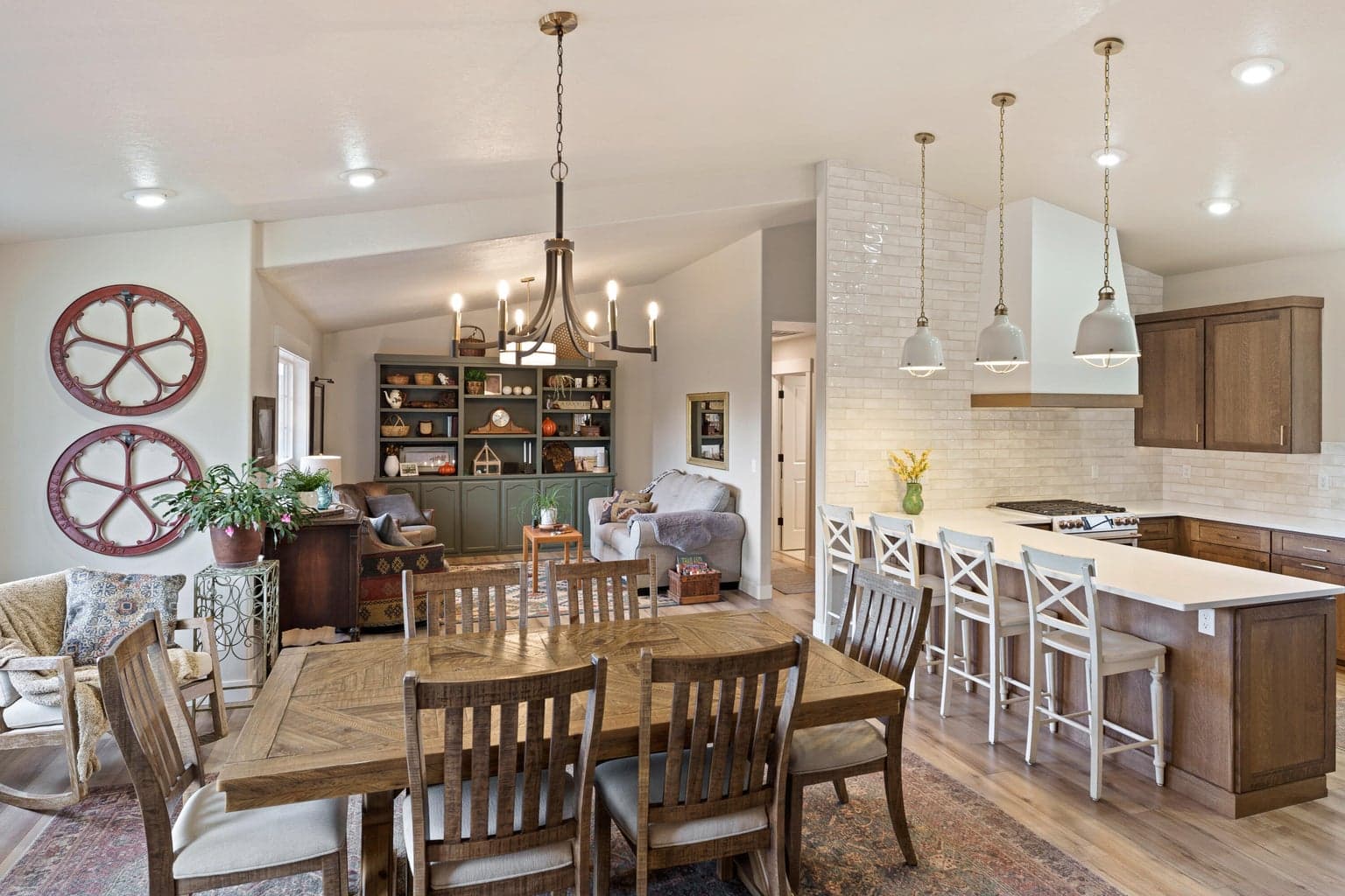 Lots of entertaining space