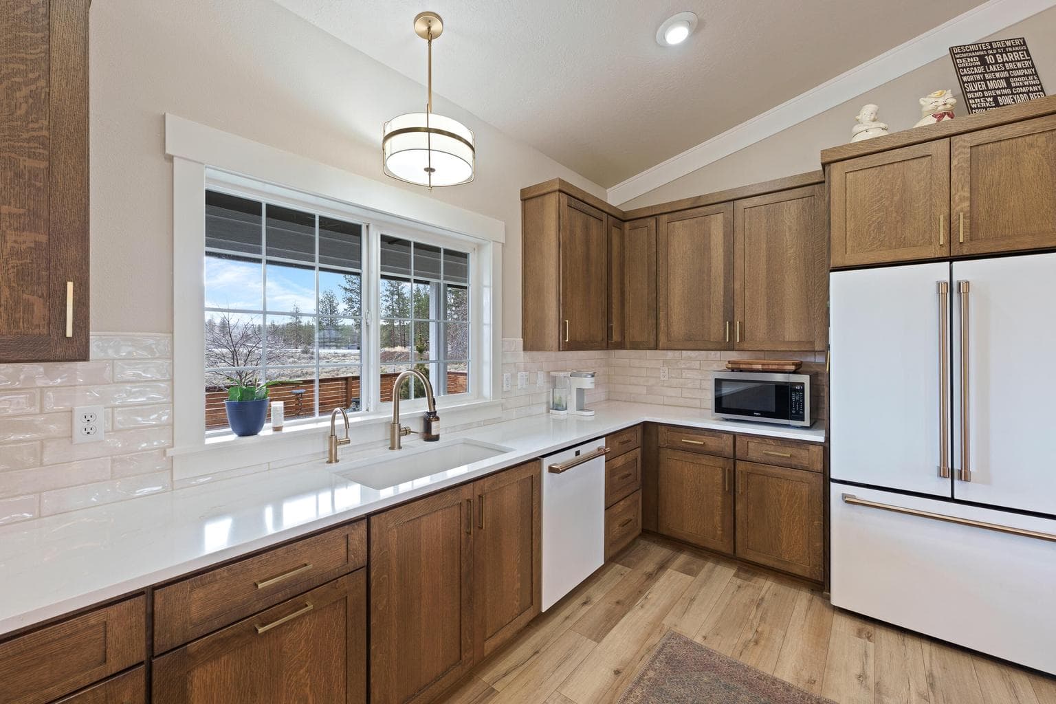Oak coco colored cabinets