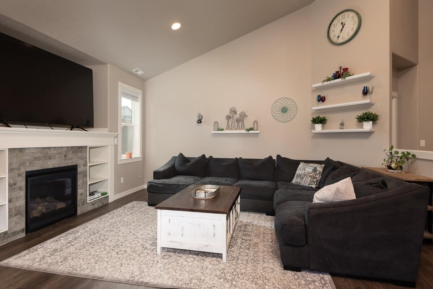 Photo of 4464 SW Salmon Place 11 of 43