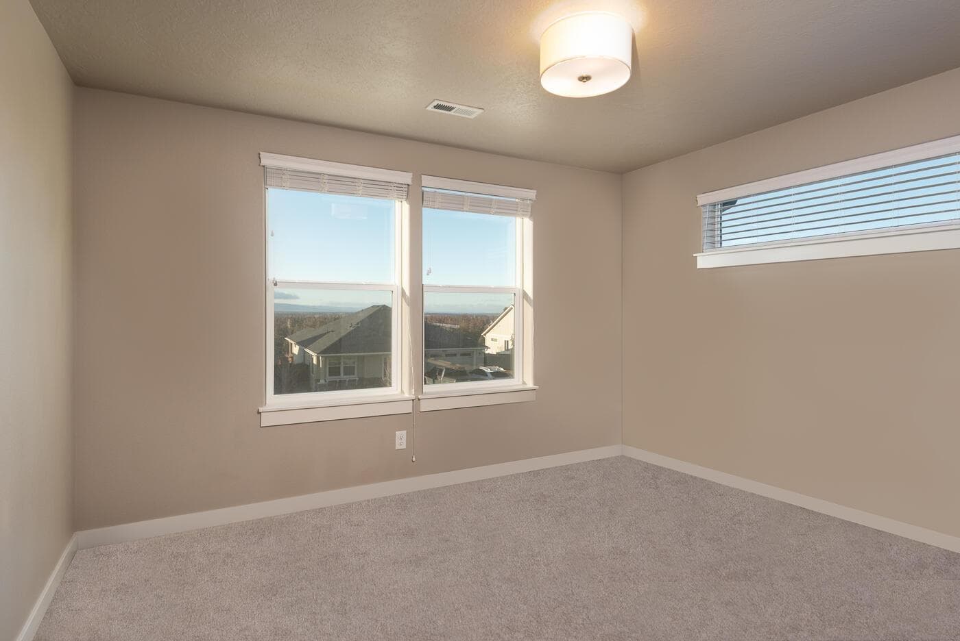 Photo of 4464 SW Salmon Place 27 of 43