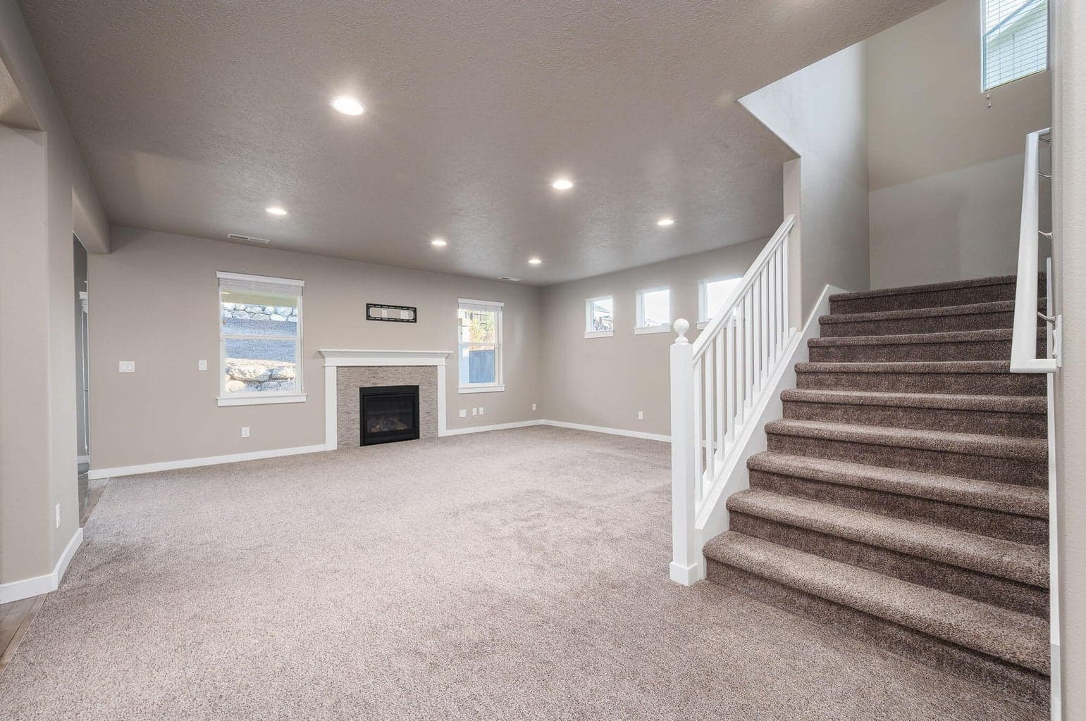 Photo of 4460 SW Salmon Avenue 8 of 48