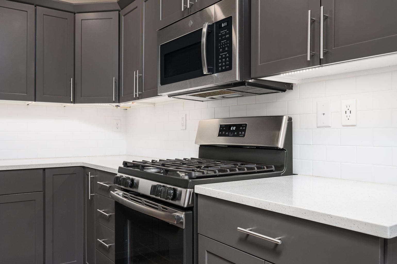 Photo of 4460 SW Salmon Avenue 15 of 48