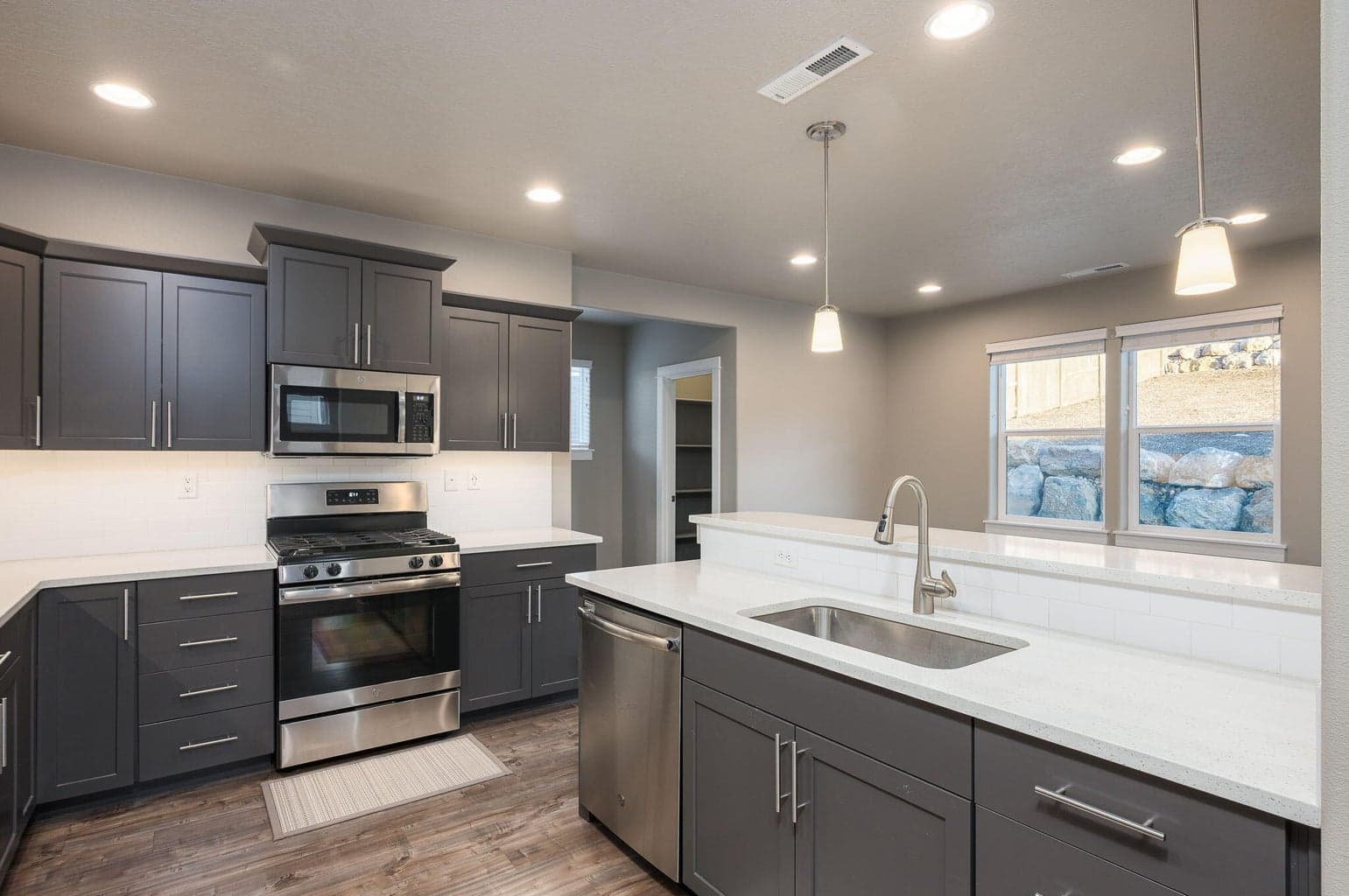Photo of 4460 SW Salmon Avenue 14 of 48