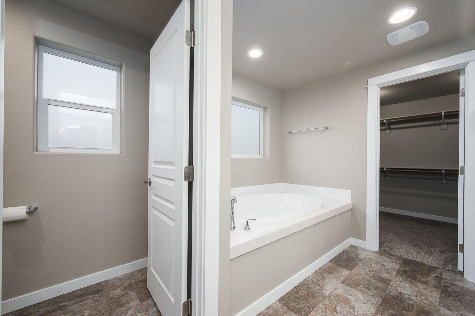 Photo of 4460 SW Salmon Avenue 23 of 48