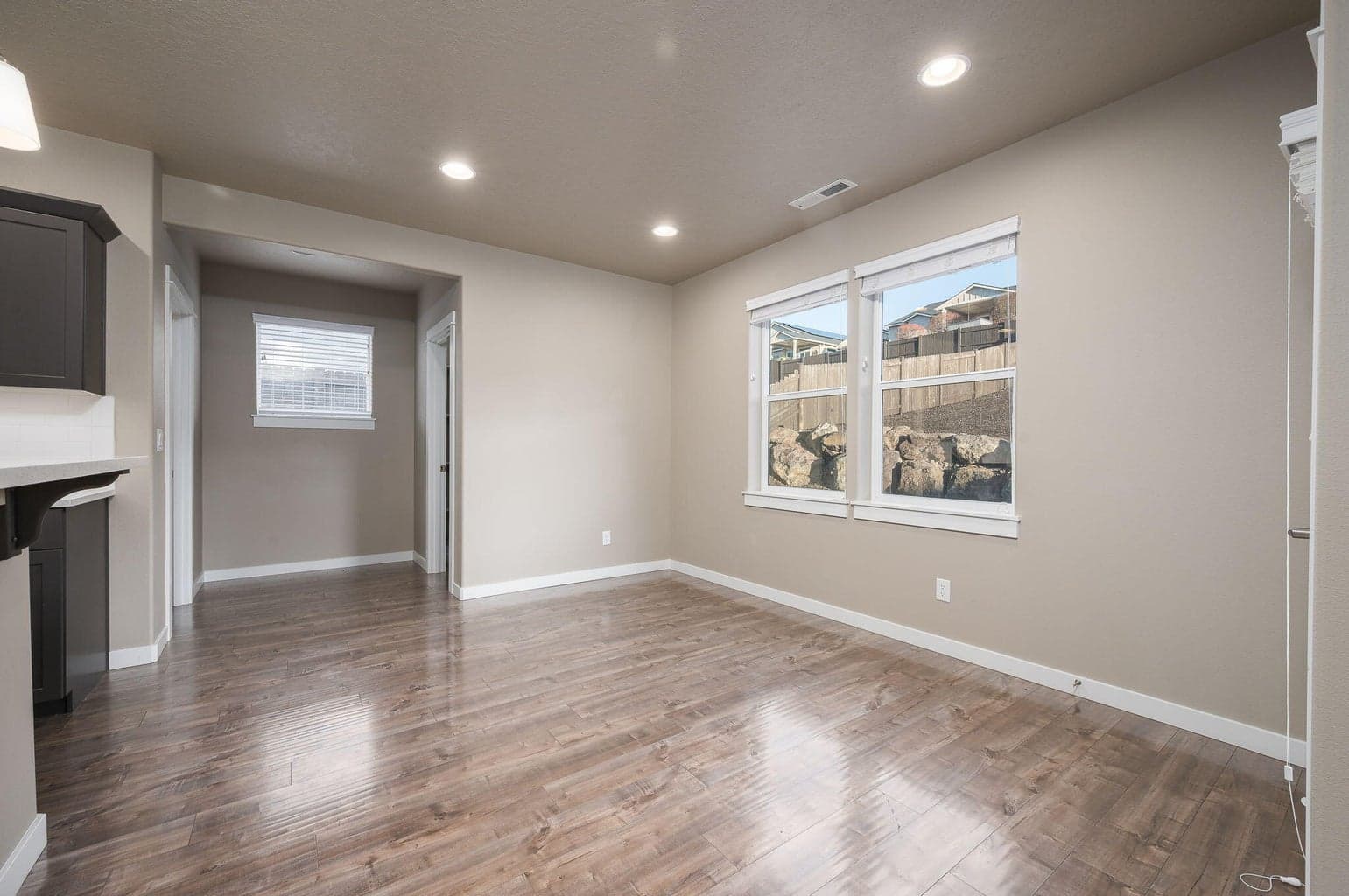 Photo of 4460 SW Salmon Avenue 11 of 48