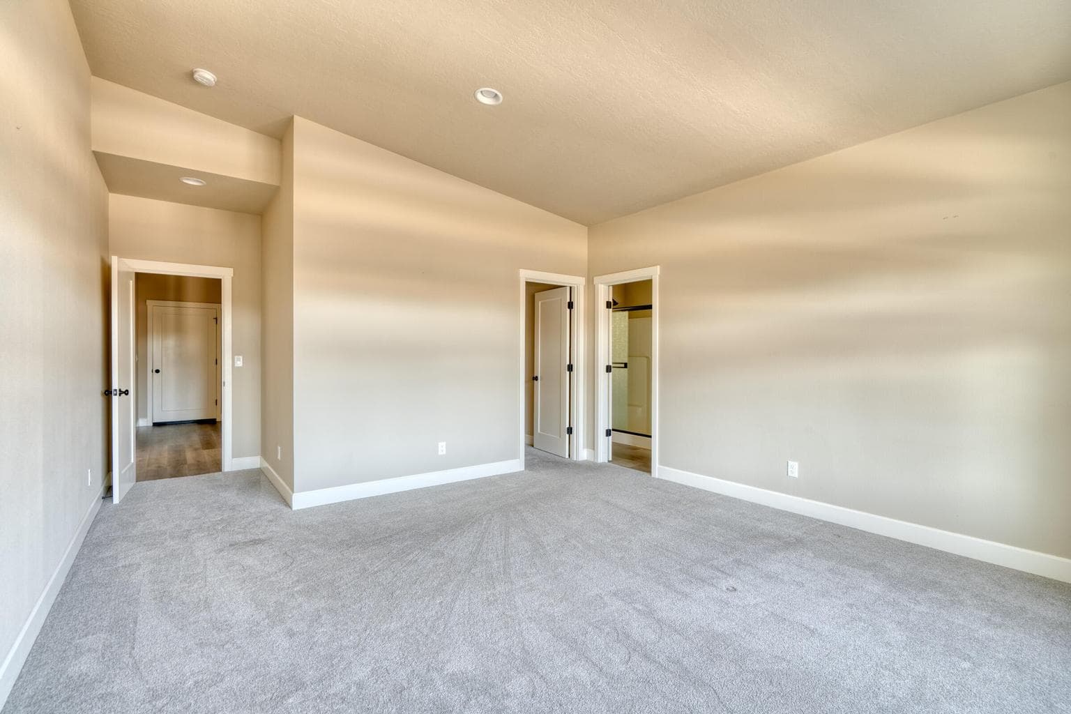 Oversized Ensuite Bedroom