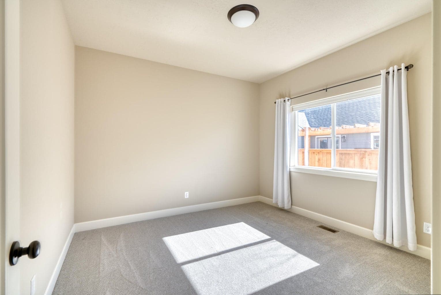 Large Guest/3rd Bedroom