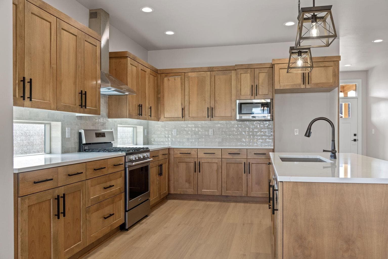Photo of 750 NE Whistle Way 7 of 21
